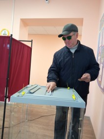 Семеновская ТИК, голосует инвалид по зрению
