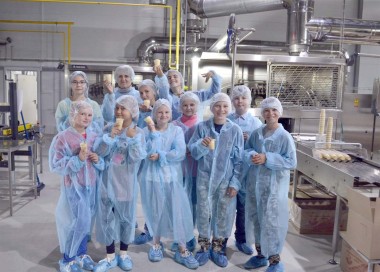 Экскурсия на фабрику «Колибри», где ребята стали полноценными участниками производства мороженого