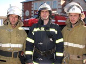 Пожарный расчет в составе Н.М. Рыбина, И.В. Бухалова  и С.А. Овчинникова готов немедленно выехать  на тушение пожара