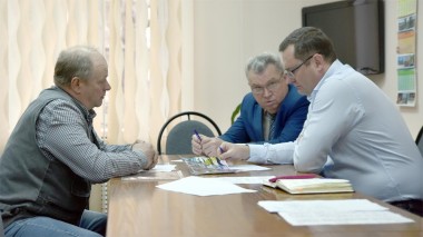 Сергей Грошев показал депутату проект памятника ветеранам-пограничникам, который планируется установить в парке Победы