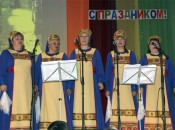Ансамбль «Сударушка» исполняет песню «Мы родом из деревни»