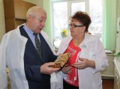Николай Иванович Пырков оценил новую продукцию хлебозавода