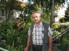 Виталий Калямагин отвечает за красоту возле дома №3 микрорайона СХТ