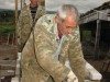 Бригадир строителей Тимур Хабаидзе отвечает за качество работ