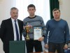 Ассистент капитана «Прогресса» Владимир Ежов получает Кубок и Почетный диплом за команду