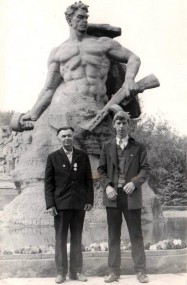 Александр Фёдорович Морозов с сыном Иваном в городе-герое Волгограде.
