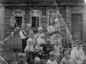 Детские ясли, организованные в доме Хорьковых в годы войны