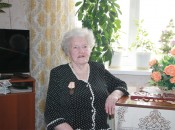 Мария Александровна не изменяет своей привычке хорошо выглядеть. Начиная с 1942 года и по сей день она делает химзавивку.  В военное время она даже меняла кусок хлеба на нее.
