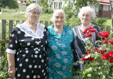 Родные сестры Алевтина (слева) и Лидия (справа) во всем поддерживали Людмилу Викторовну