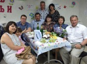 Семьи Апроменко, Приползиных и Шишковых  за праздничным чаепитием
