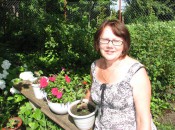 Татьяна Ивановна Варрэн любит отдыхать на своей даче, среди любимых цветов