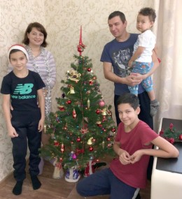 В семье Афариновых елку традиционно наряжают 20 декабря — в день рождения главы семейства Александра