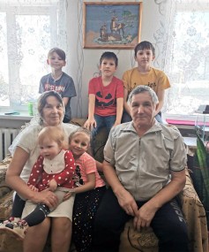 Валентина и Александр Парфеновы живут ради шести внуков, они их надежда и продолжение