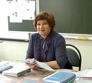 Заместитель директора и учитель русского языка и литературы Холязинской школы Алина Алексеевна Левахина