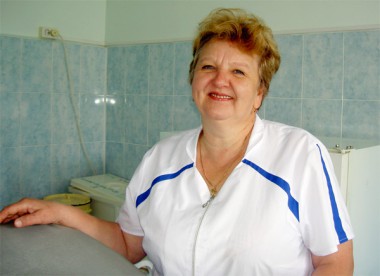 Заведующая акушерско-гинекологической службой ЦРБ Елена Григорьевна Левушева всегда с улыбкой, жизнерадостная, добродушная, энергичная.