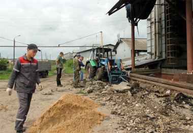 Подъезд к зерносушилке на племзаводе «Большемурашкинский» после реконструкции станет удобнее для водителей