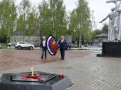 Главы МСУ района и поселковой администрации Н.А. Беляков и А.Е. Тезенин 9 мая возложили венки к мемориалу погибших воинов в Большом Мурашкине, почтив память защитников Родины, не вернувшихся с Великой Отечественной войны