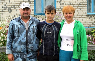 Александр Михайлович и Галина Александровна Назимовы с сыном Михаилом, который мечтает выучиться на технические дисциплины