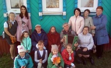 Александр Петрович и Наталья Александровна Треновы с участниками акции