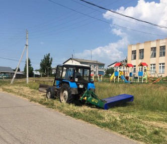 Благодаря новой тракторной косилке села и деревни Григоровского сельсовета станут чище и опрятнее