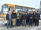 Часть дружного мужского коллектива МУП «Большемурашкинский автобус» во главе с руководителем А.А. Курагиным (крайний справа). Ежедневно в любую погоду они готовы доставить пассажиров по маршруту.