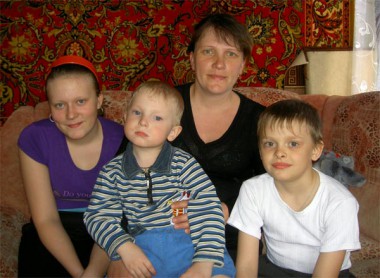 Генералова Наталья  Викторовна  и ее дети.  Родители воспитывают их личным примером.