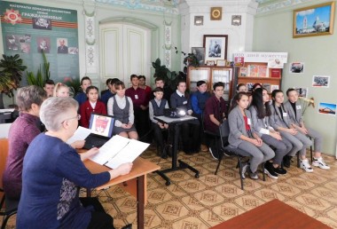 На уроке Памяти учащиеся 8А класса БСШ многое узнали о блокадном Ленинграде