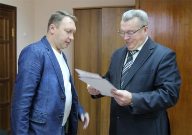 Награждение грамотой инженера Большемурашкинского ПАП  А.И. Удалова