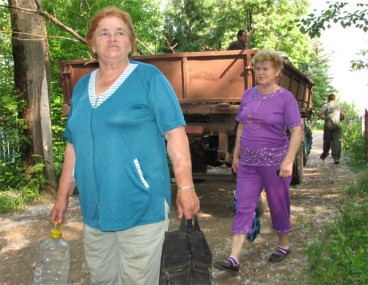 Нина Ивановна  Воронова предлагает жителям Большого Мурашкина разводить не мусорные свалки,  а цветы!