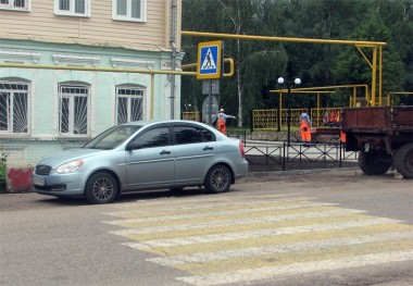 Парковка на пешеходном переходе запрещена Правилами дорожного движения