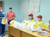 Ребята из волонтерского объединерия «Мост» порадовали врачей ЦРБ