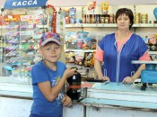 Сельский продавец Нина Александровна Гаранина работает с учетом предпочтений каждого покупателя