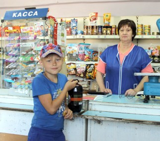 Сельский продавец Нина Александровна Гаранина работает с учетом предпочтений каждого покупателя