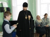 Сергей Малышев читает молитву Оптинских старцев, подаренную Силуаном