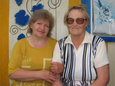 Татьяна Николаевна Тарская вместе со своей подопечной  Ниной Александровной Лопуховой, которая постоянно нуждается  в ее помощи и добром слове.