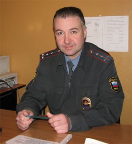 Участковый уполномоченный, капитан полиции Алексей Эдуардович  Реутский обеспечивает правопорядок в нагорной части  Большого Мурашкина