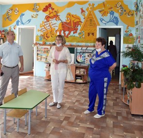 В Григоровском детском саду комиссию встретила заведующая Лидия Аркадьевна Спиридонова и рассказала о готовности дошкольного учреждения к учебному году