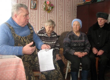 Жители Медвежьего Лога поделились своими проблемами с главой администрации района Н.А. Беляковым