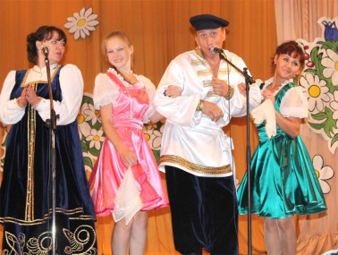 Танцевальный коллектив «Веснушки» и его руководитель Надежда Петрова своим задором дарят зрителям массу позитива