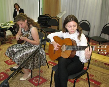 Играют Анастасия Лазарева и Дарья Шалдина