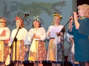 После виртуозного выступления ансамбль «Заречье» Советского СДК получил заслуженную награду