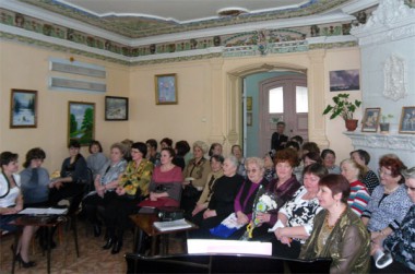 В литературно-музыкальной гостиной центральной библиотеки собрались те, кто любит и ценит произведения Надежды Ивановны Дарявиной
