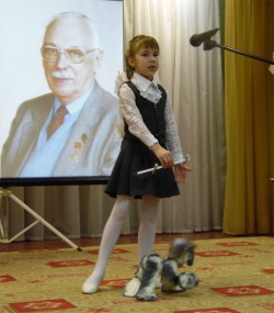 Валерия Верьялова и ее пушистый друг, который помогал девочке в выступлении