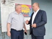Глава МСУ Н.А. Беляков встречает депутата А.Ф. Лесуна