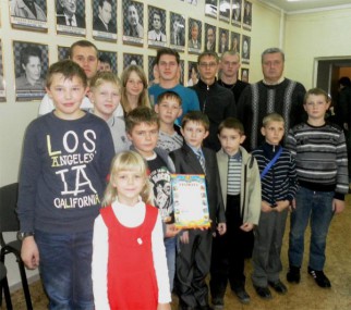 Команда Большемурашкинской средней школы, занявшая 3 место в зональных соревнованиях по шахматам «Нижегородский витязь-2013» в г. Кстово