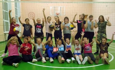 Самые спортивные, активные и позитивные девчонки занимаются в волейбольной секции!