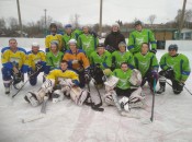 Участники матча открытия сезона на ледовой площадке в Б.Мурашкине