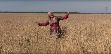 Ирина Бармина исполнила душевную песню о родном крае