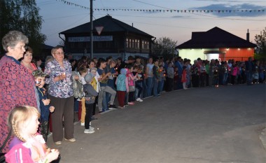 Акция «Свеча памяти» каждый год объединяет жителей вечером накануне Дня Победы