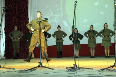 Коллектив "Улыбка" исполнил  хореографическую композицию  на попурри военных песен